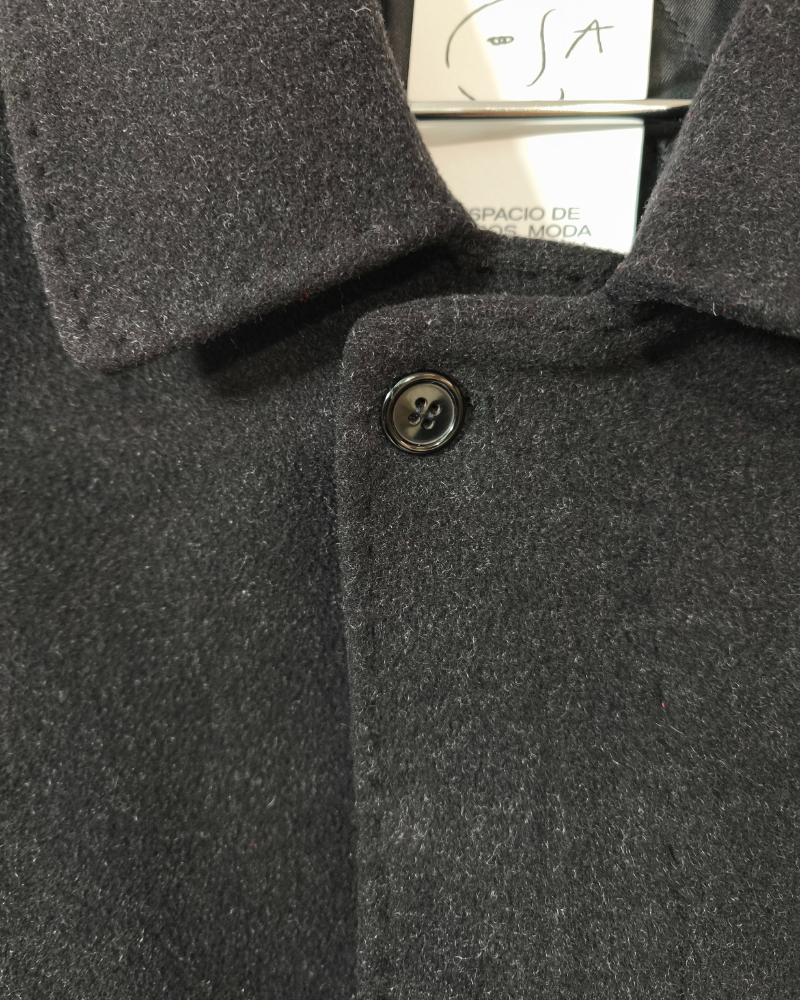 Abrigo Charles Valentino