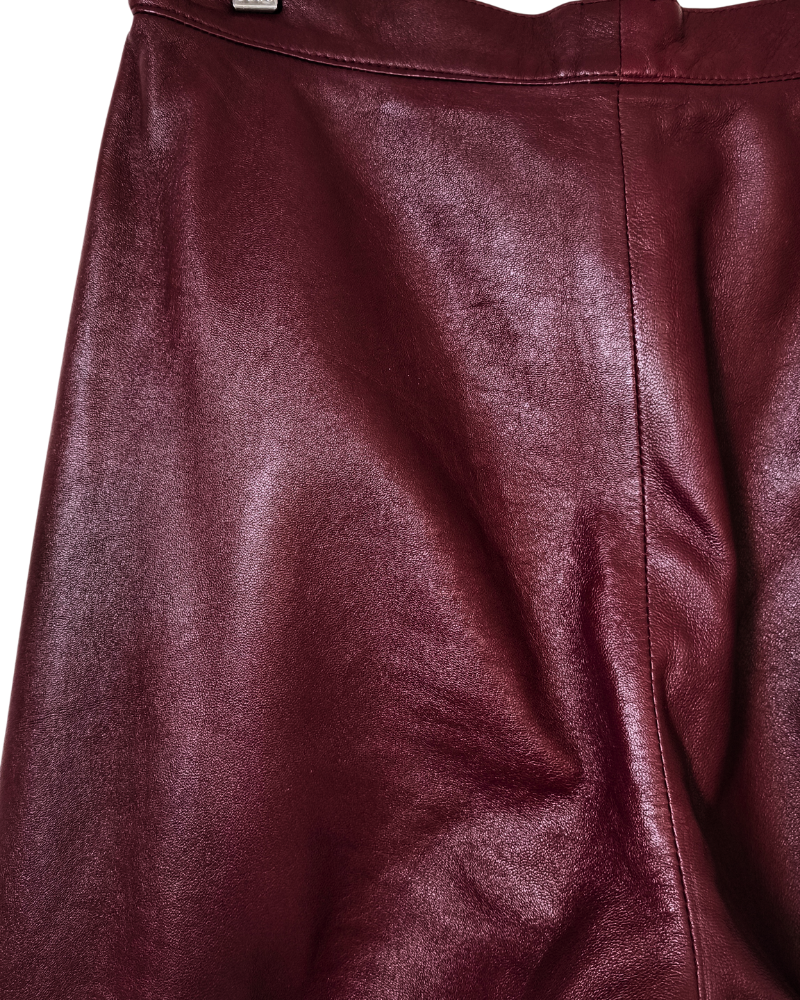 Pantalón de piel burdeos